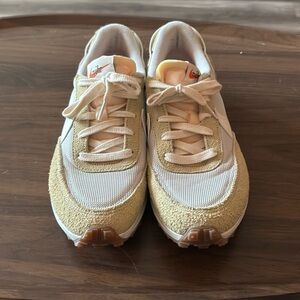 Nike Women's Waffle Debut shoes